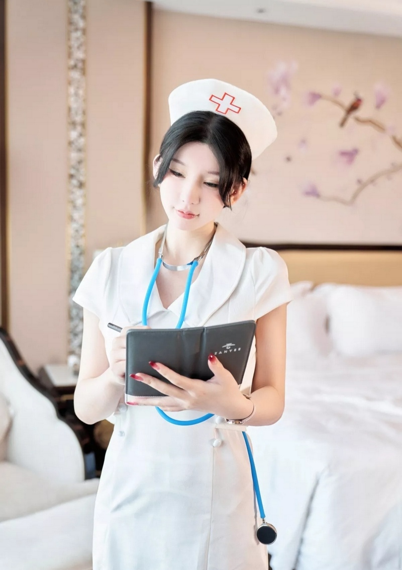 美女写真 护士来了#热点引擎计划# 白衣天使降临,美丽与温柔并存.