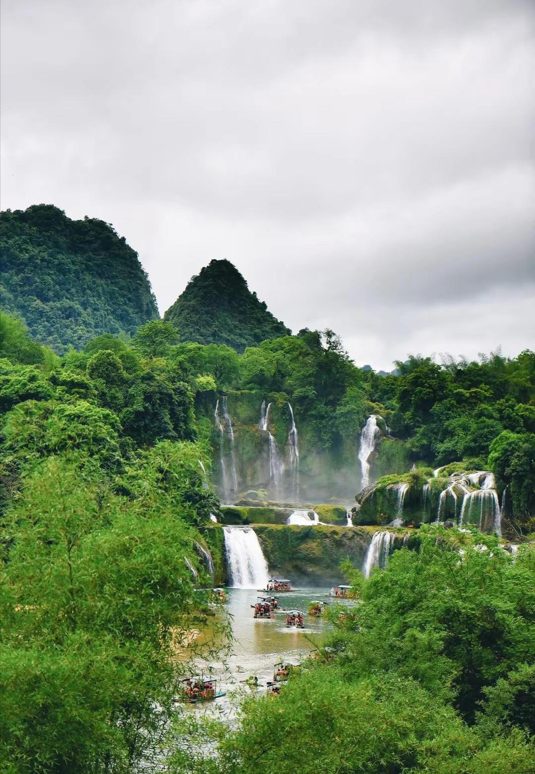 伟大祖国的大好河山,多么有魅力,吸引多少人向往,为我们能生活在这