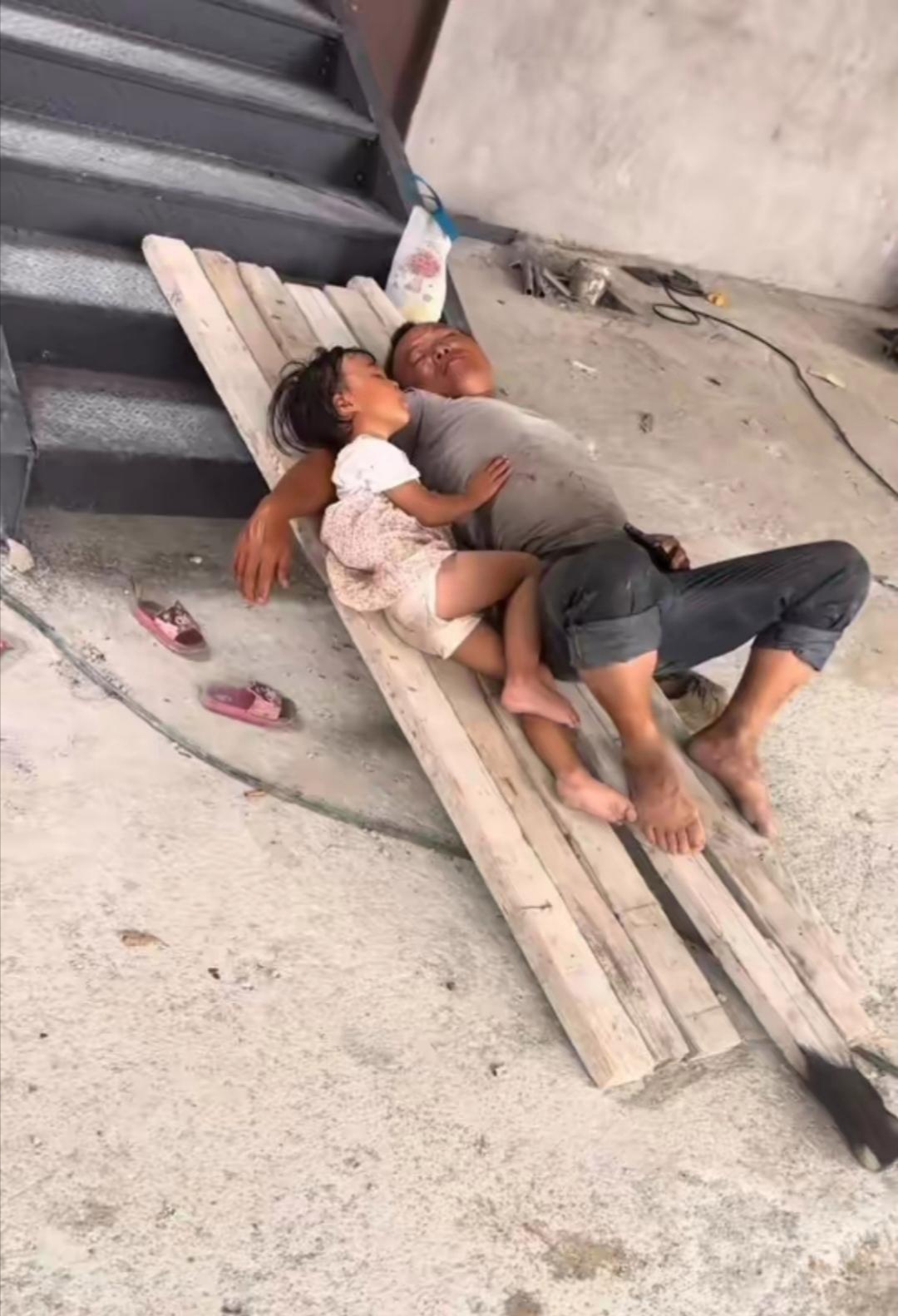 然而,这样的情况是个例吗?在我们不知道的角落,还有多少孩子在