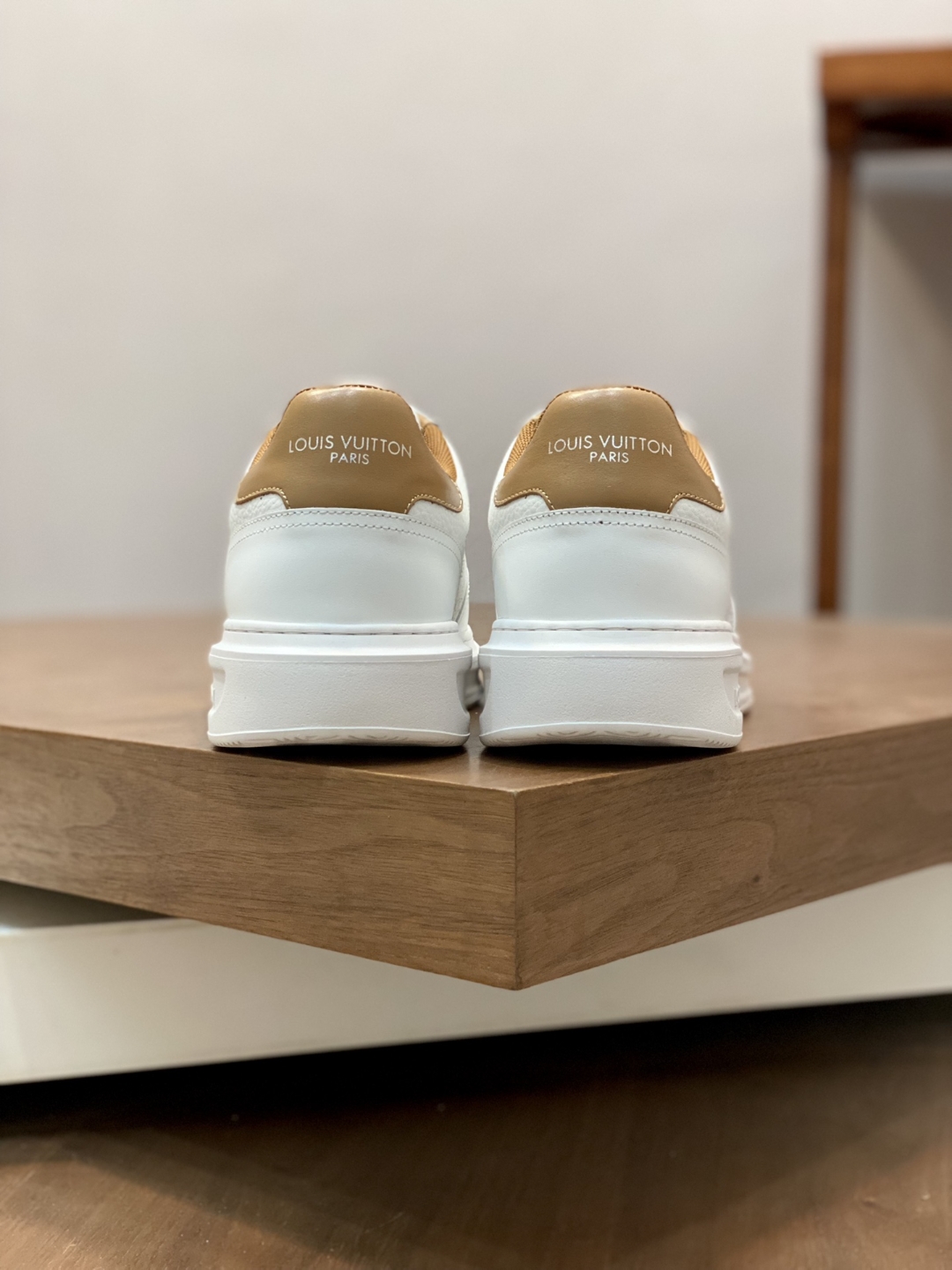 l 95$1200 新品男士高端休闲运动鞋,本款 beverly hills 运动鞋选取