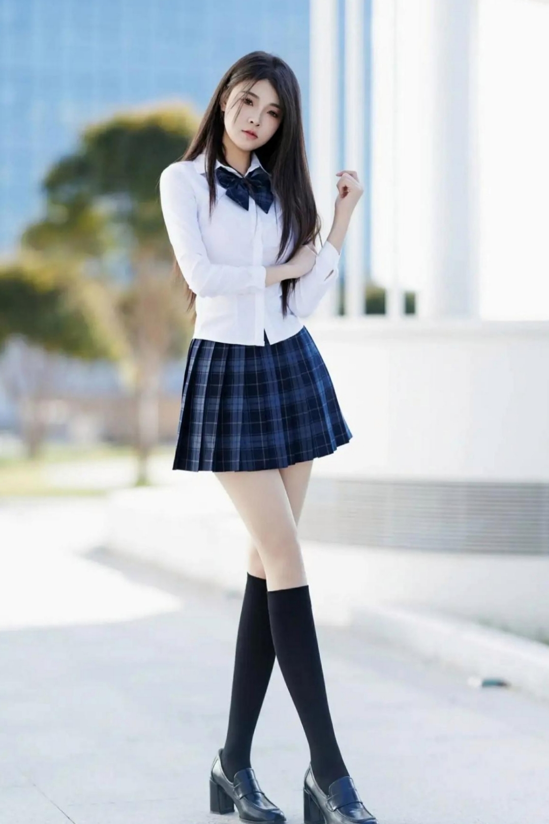 今天穿校服去图书馆,阳光正好,微风不燥