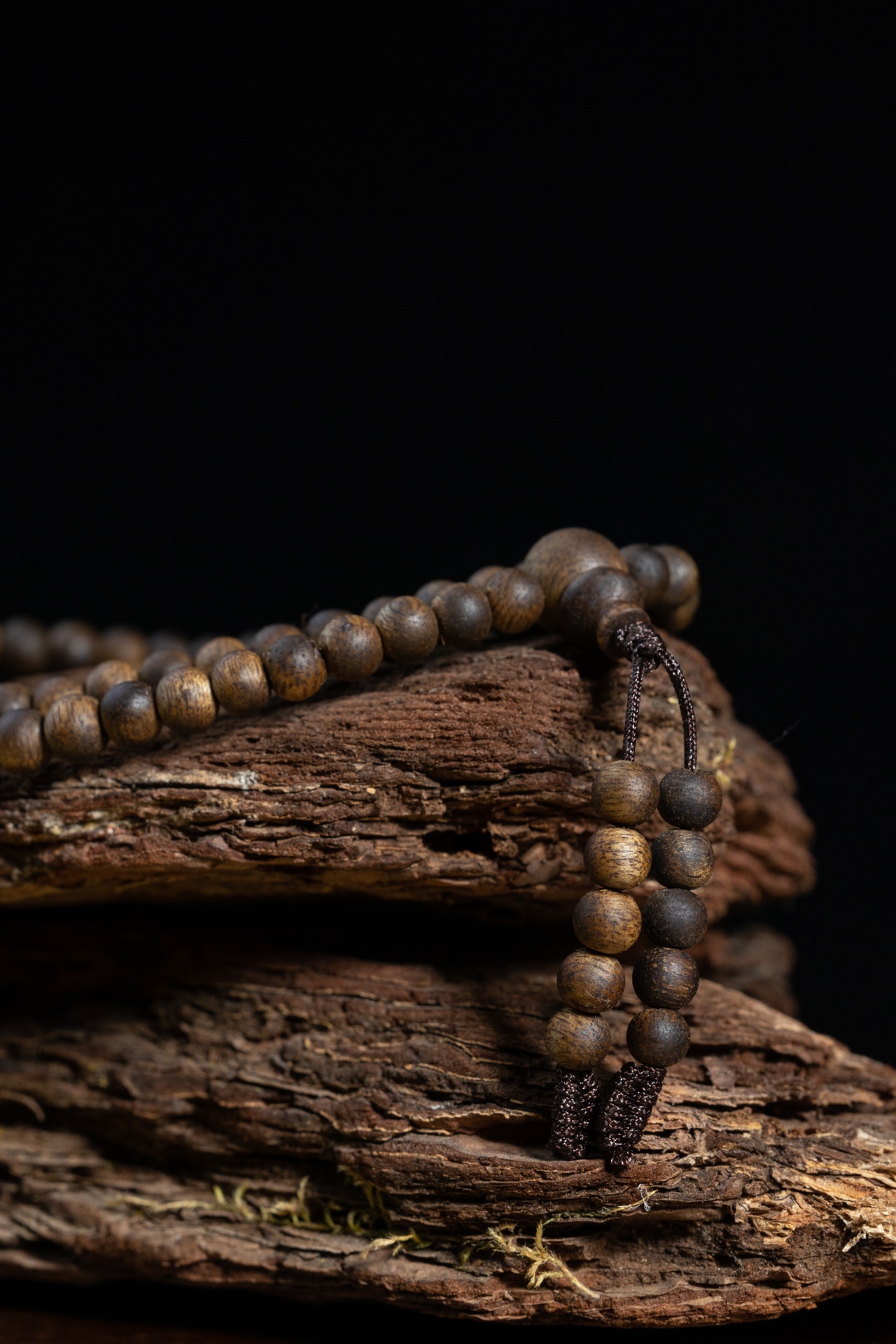 柬埔寨沉香沉水念珠油线清晰 非常诱人的纹理,香韵醇厚层次感丰富