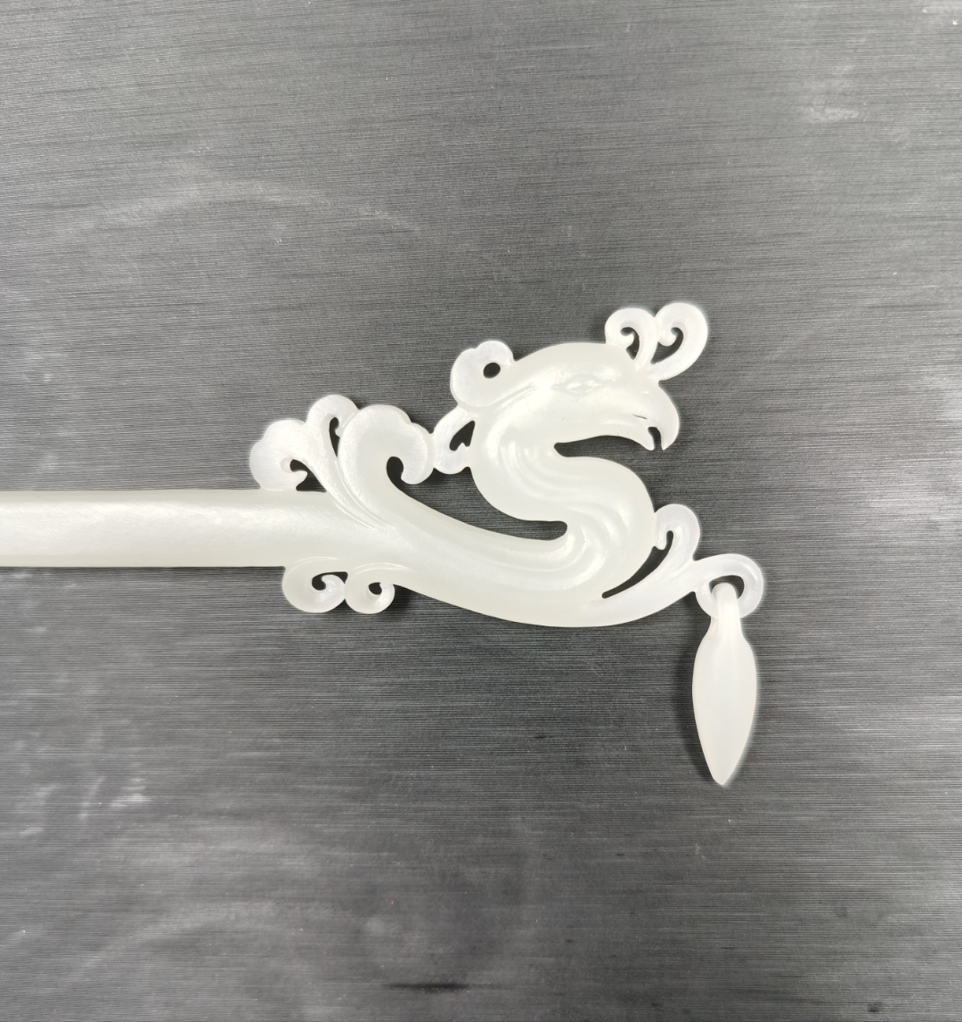 和田玉古风发簪,完美的工艺,一只凤凰翩翩如生,下面带着流苏更显华贵!