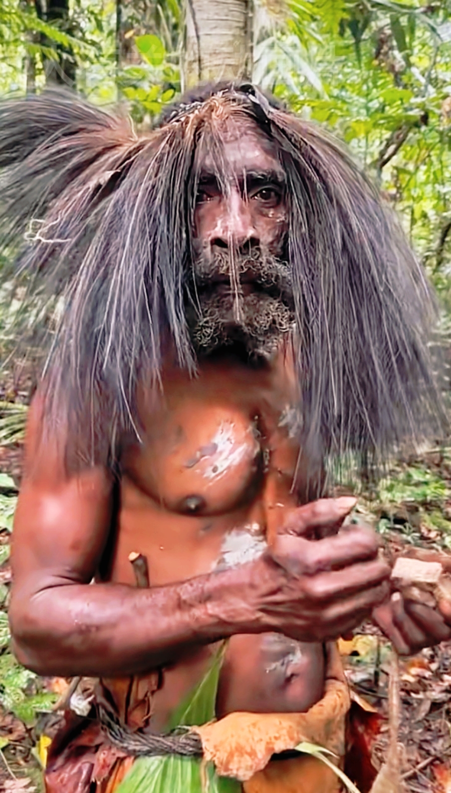 于太平洋和印度洋的交界之处,一座荒岛上,居然还生活着一群原始野人