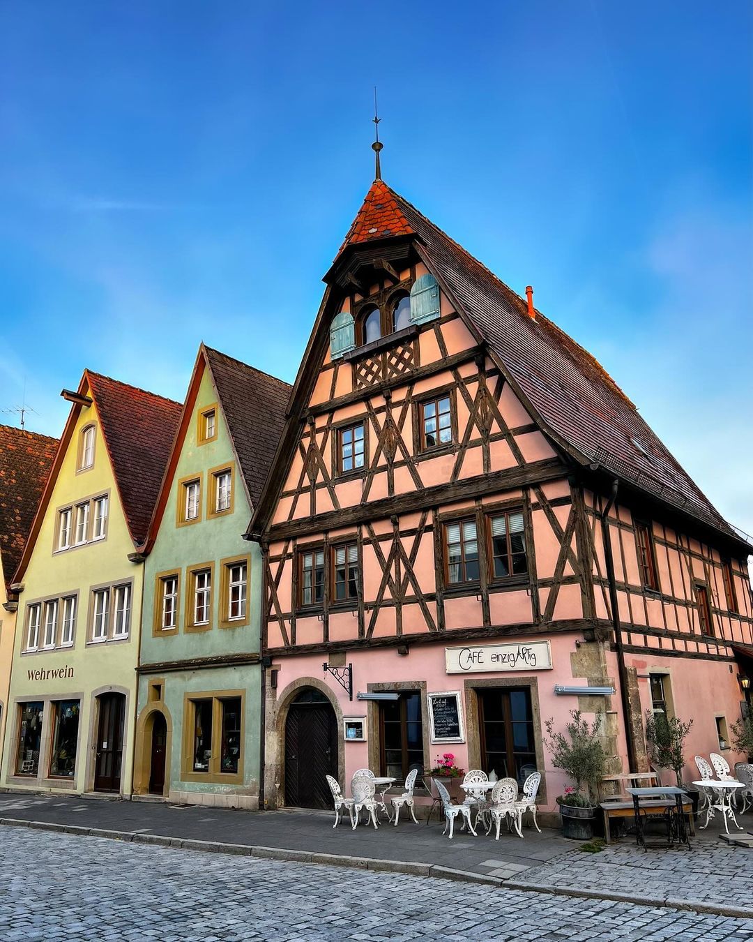 全民ai创作节#  :"92哇塞,这些德式建筑房屋真是美得让人惊叹!