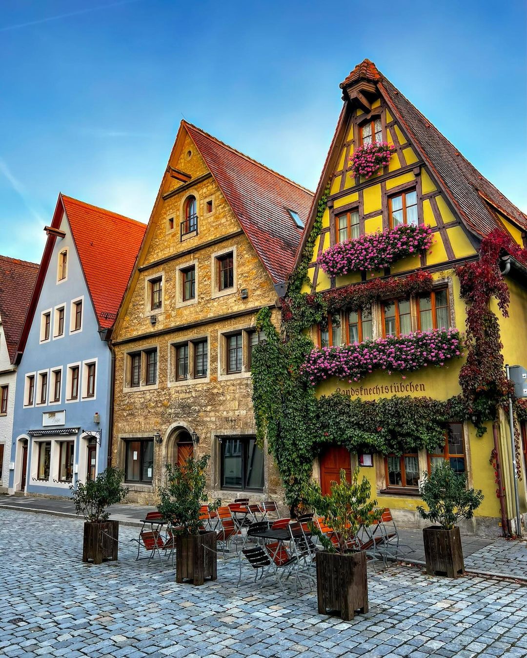 全民ai创作节#  :"92哇塞,这些德式建筑房屋真是美得让人惊叹!