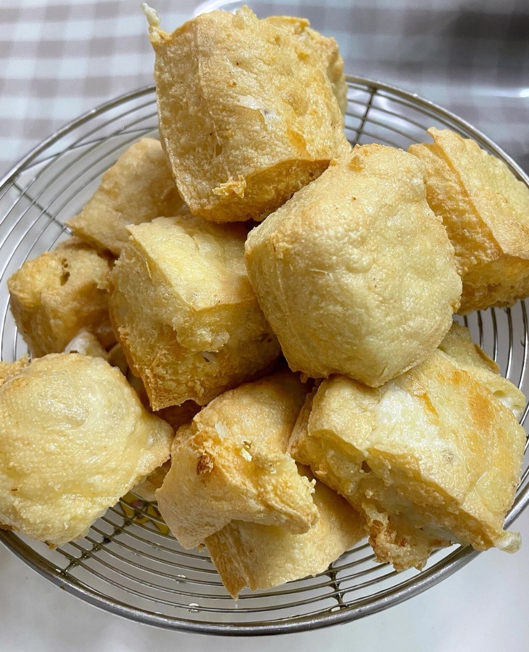 来潮汕认识一种美食——浮油豆干(即油炸豆干).