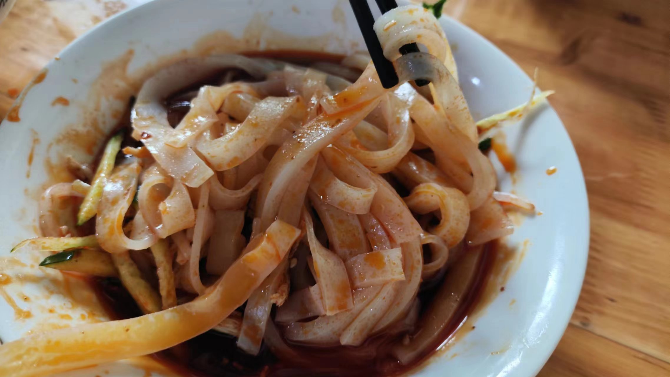 以前在西安吃凉皮肉夹馍如果喝饮料,一定会选冰峰,如今已经有一年没喝