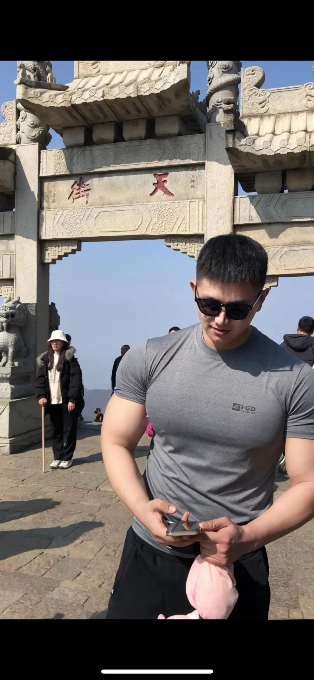 ma 爱健身.这位 185cm 的汉子在野外的样子简直太迷人啦!