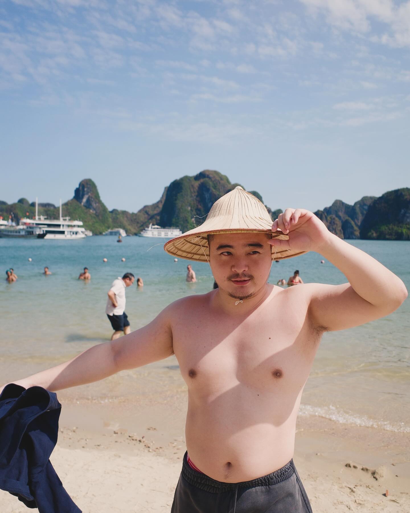 夏日海滩,阳光正好,海风不燥,我与这世界只差一个