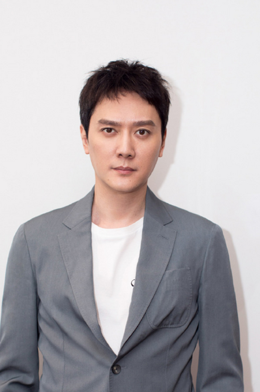 冯绍峰是一位备受瞩目的明星,而小14岁女星则是他的第二任妻子.