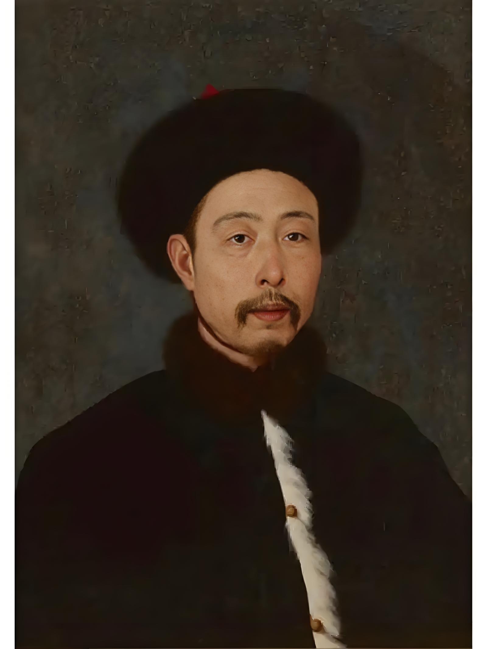 乾隆皇帝在登基之初,因受康熙和雍正两朝的良好治理影响,大清王朝已