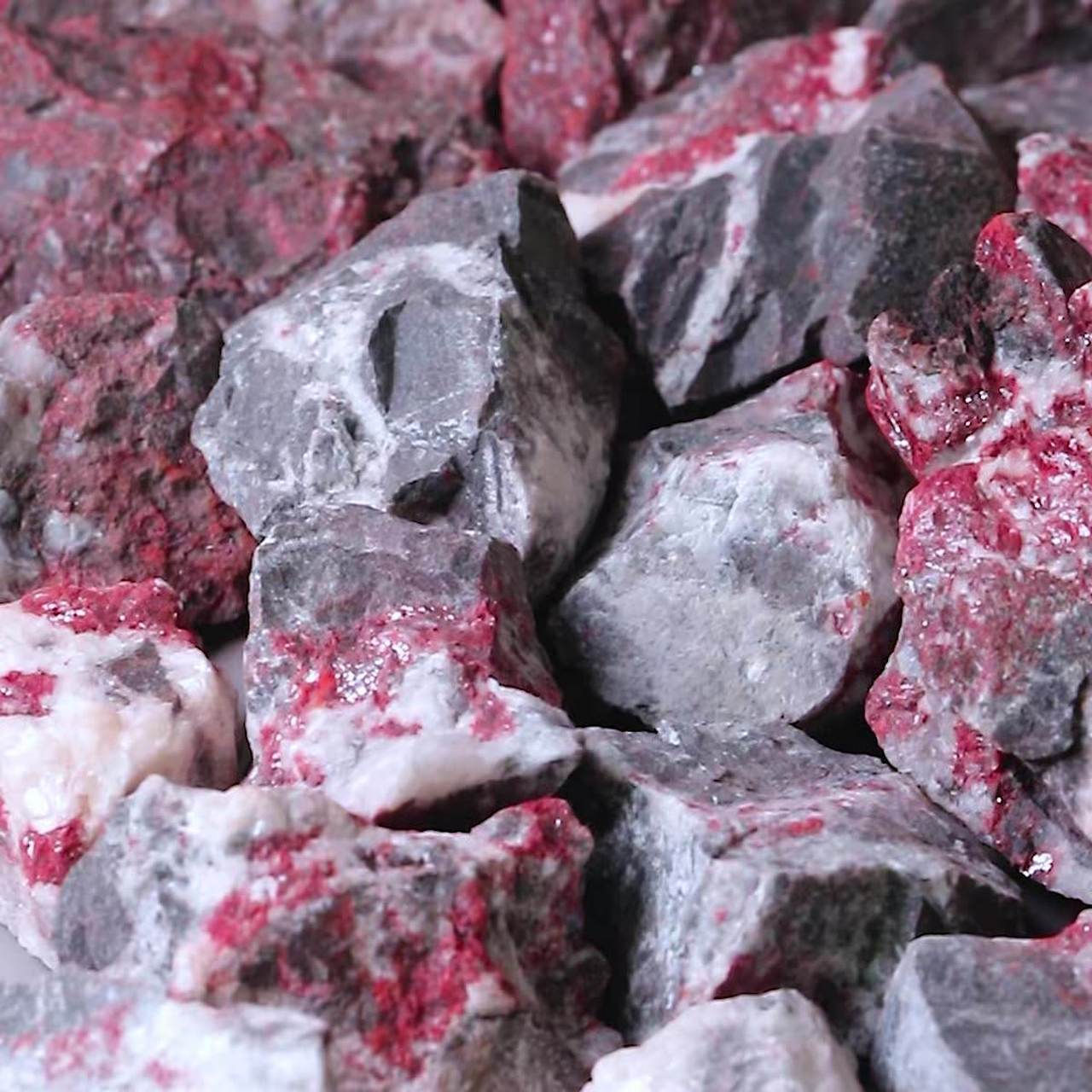 化学反应# 硫化汞(hgs)的生成 在研钵中加入少量硫粉,并滴入一滴水银