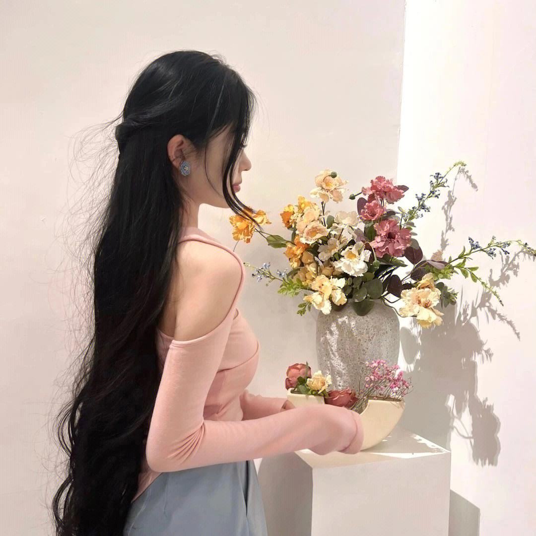 夏天的背景图片穿的裙子漂亮好看小姐姐图片小姐的图片可爱到地的长发