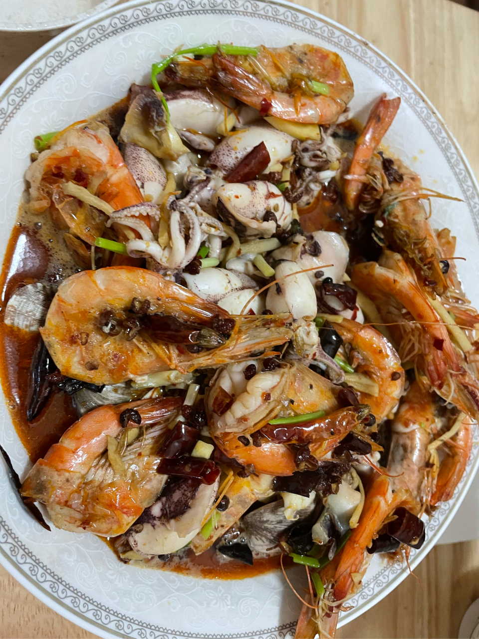 这一锅嘌呤套餐,大虾海螺海兔鲍鱼