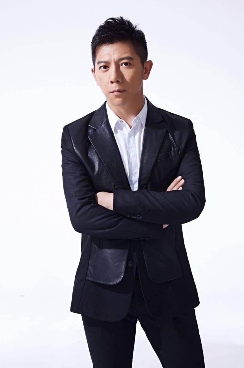 有时候感觉分不清夏雨和胡海泉(羽泉组合之一),话说他俩有点像,大家