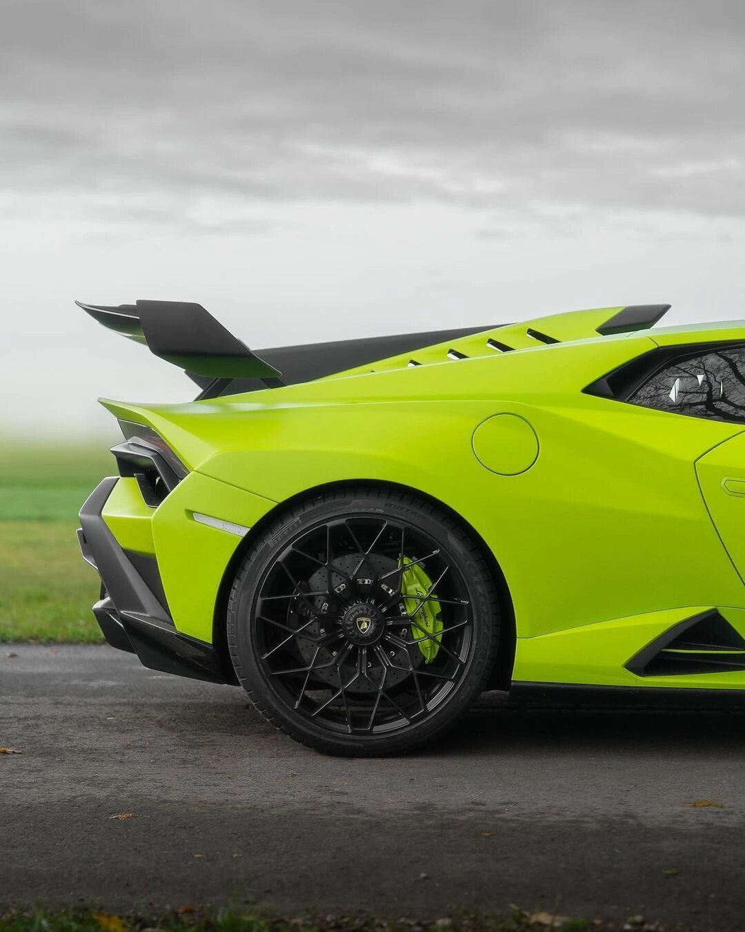 sto    兰博基尼huracan sto,一款将赛道技术融入公路的超级跑车