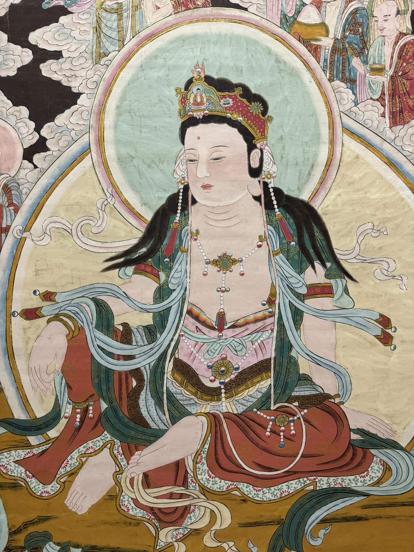 旧藏,张大千精品绢本(观音像) 规格:画心尺寸:139x273厘米.