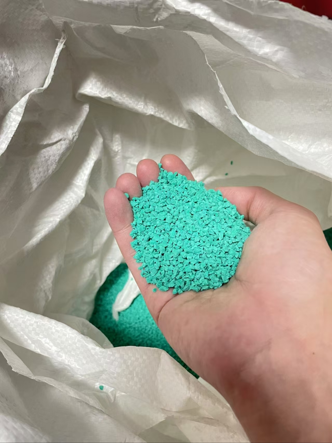 我最近在学校的新操场上发现了一个新奇的跑道,它