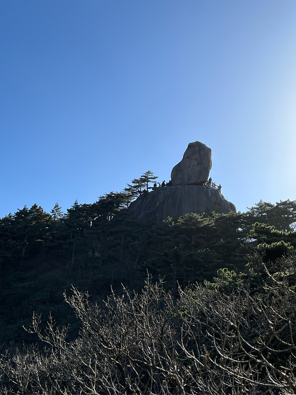 百度秋冬打卡挑战赛# 黄山飞来石景区