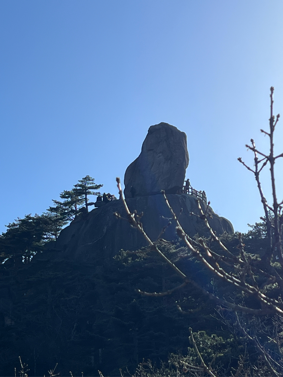 百度秋冬打卡挑战赛# 黄山飞来石景区