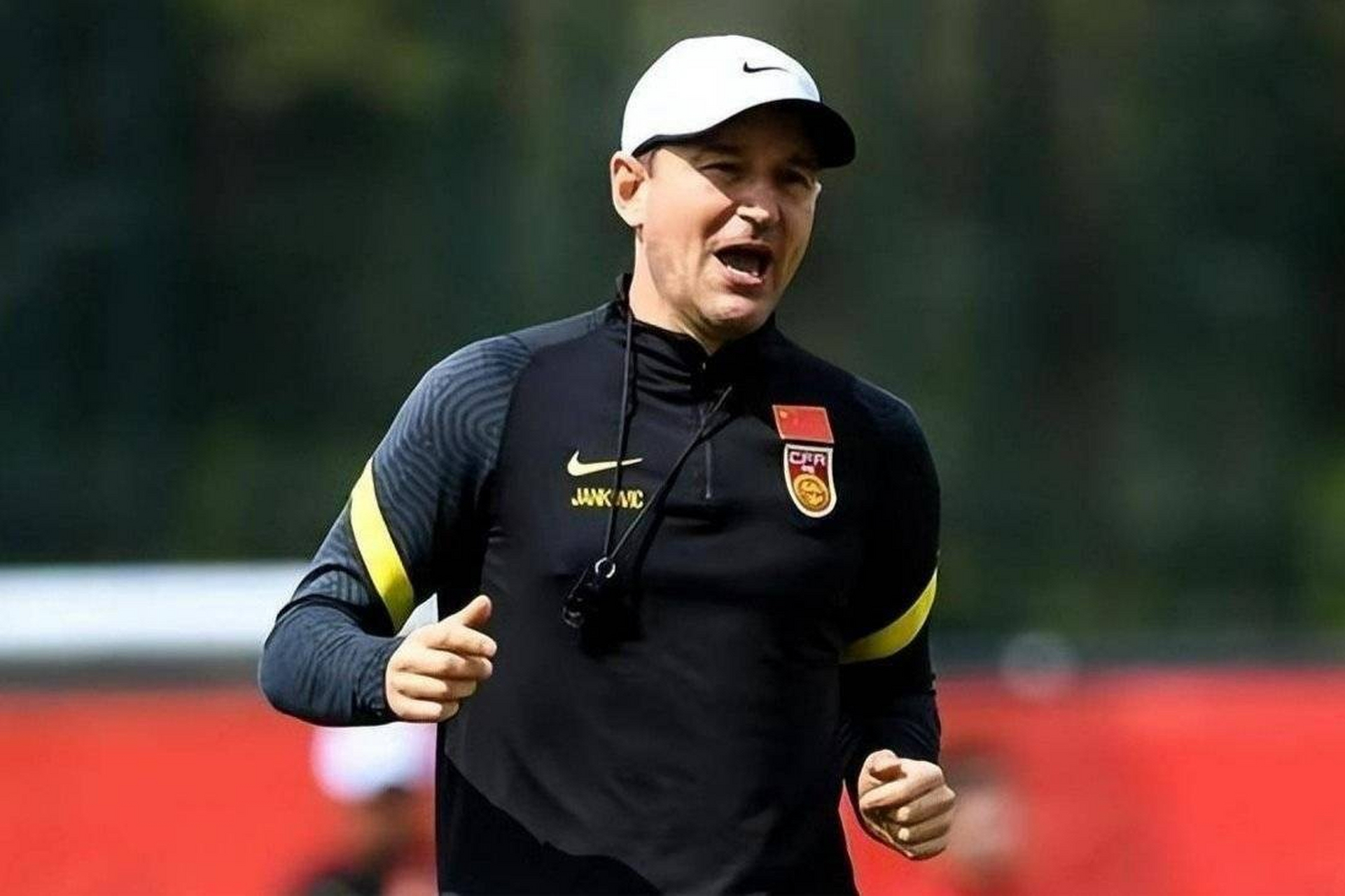 北京时间5月22日,上任并不长的国足主帅扬科维奇近日接受了《足球报》