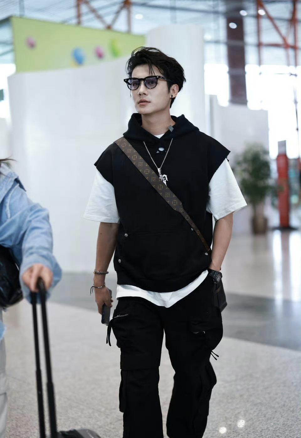 郑业成 北京飞回来的机场饭拍路透!