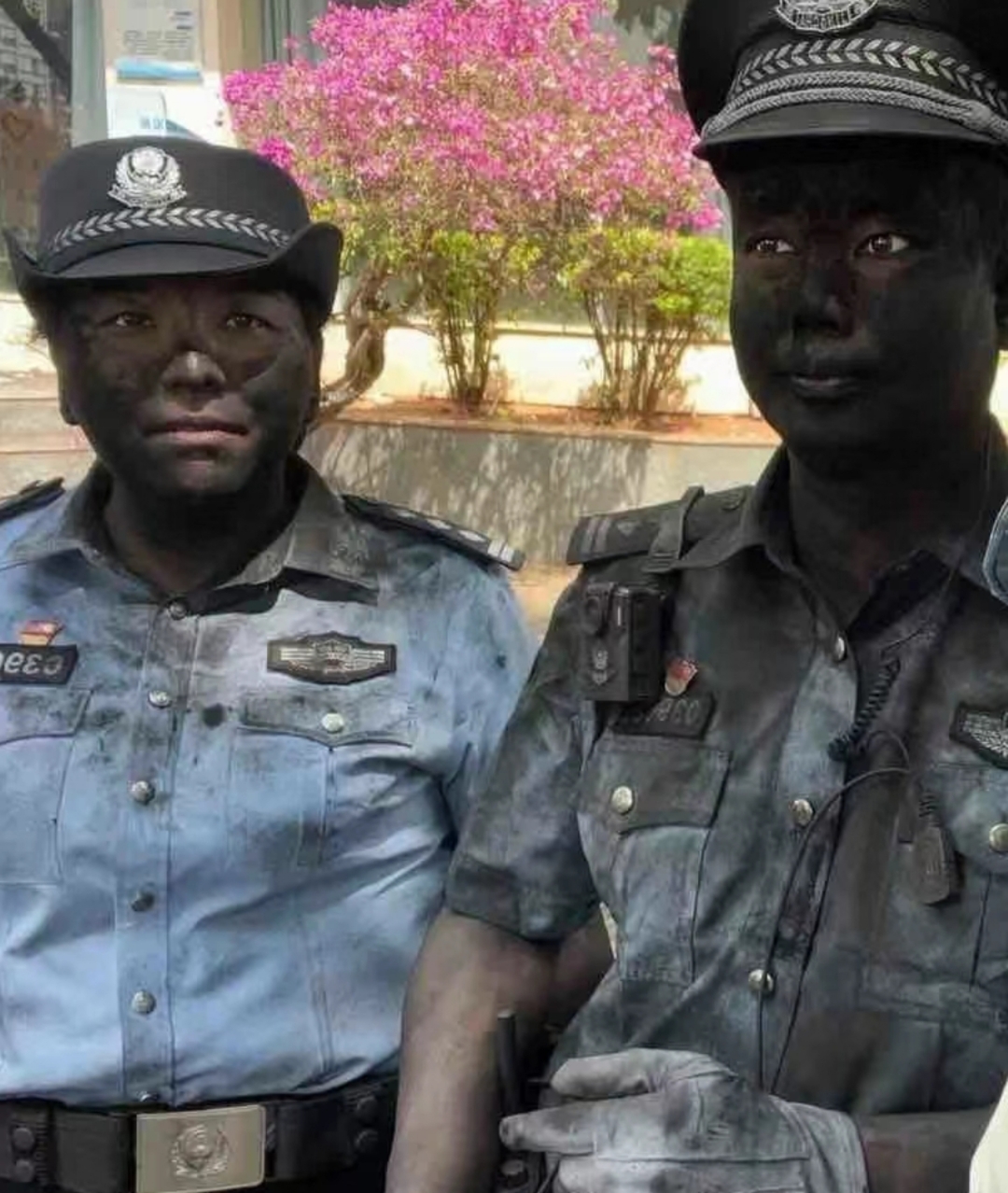 看到他们被抹黑了还那么开心,还以为是什么活动,问了