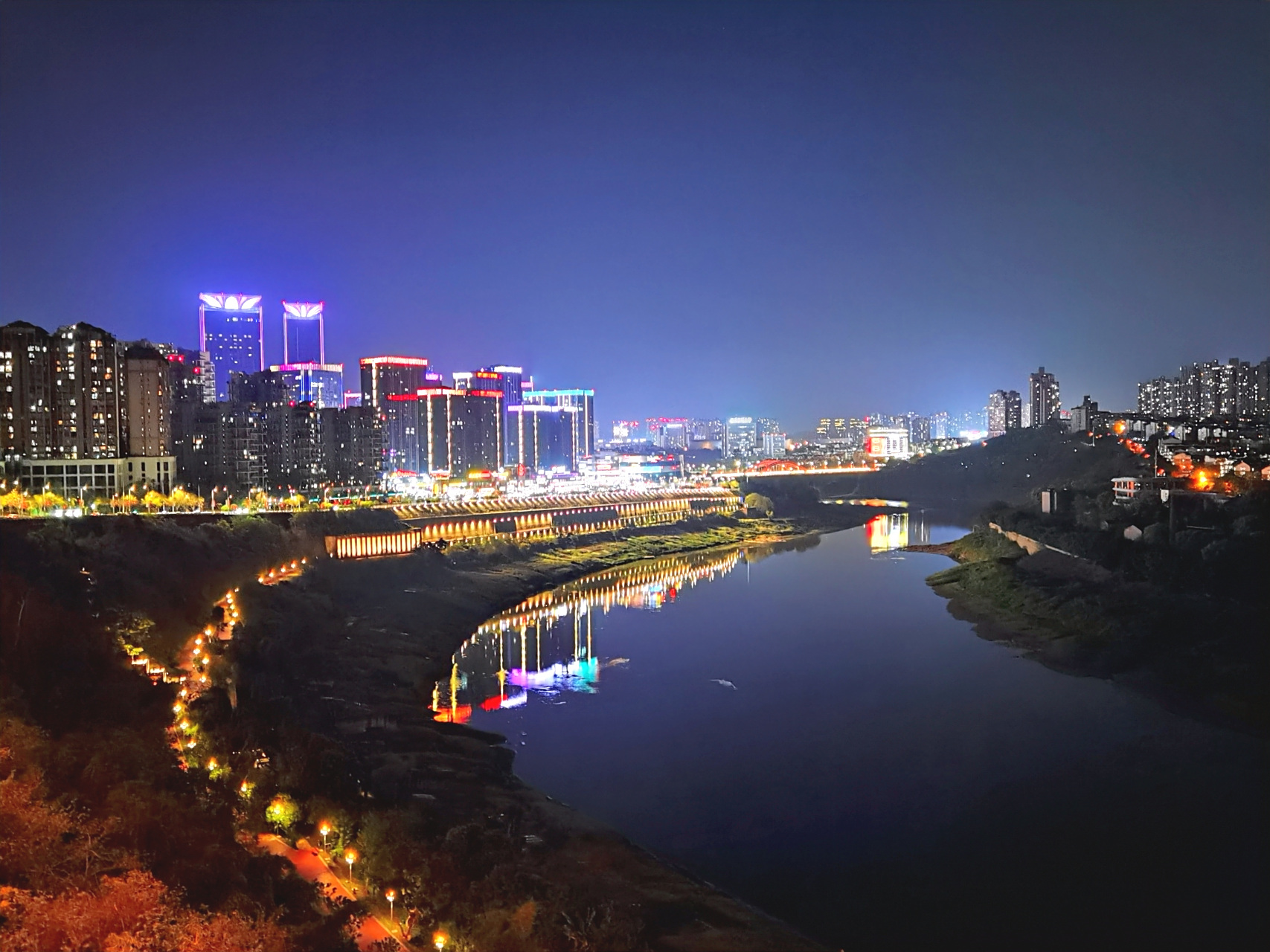 四川泸州沱江沿岸,灯火阑珊,美丽醉人!