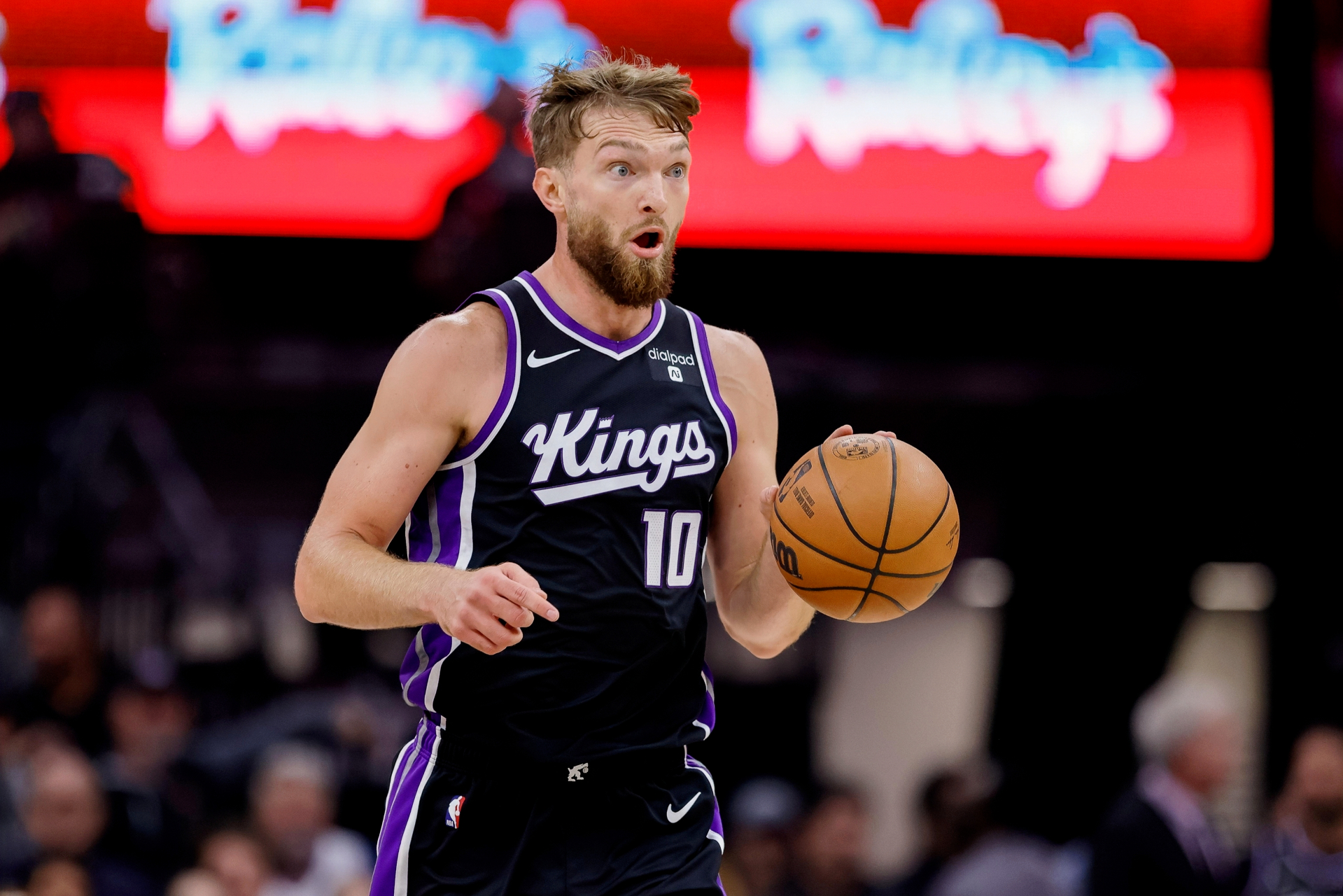 ​ ​本场比赛,国王内线小萨博尼斯出战39分钟,投篮11中9,三分球