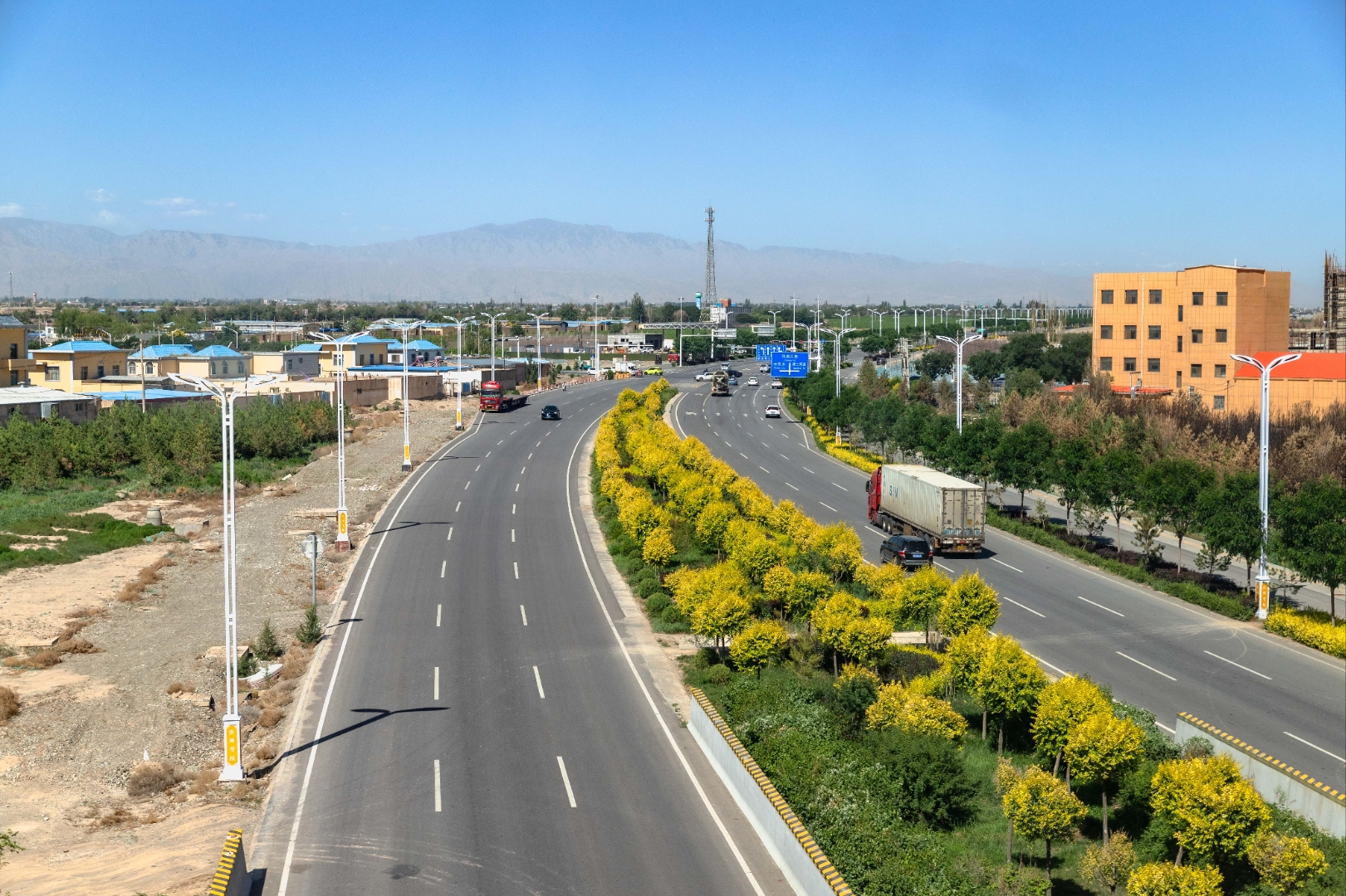 夏季百家接力赛#火车快要进站前拍到的,应该是进入