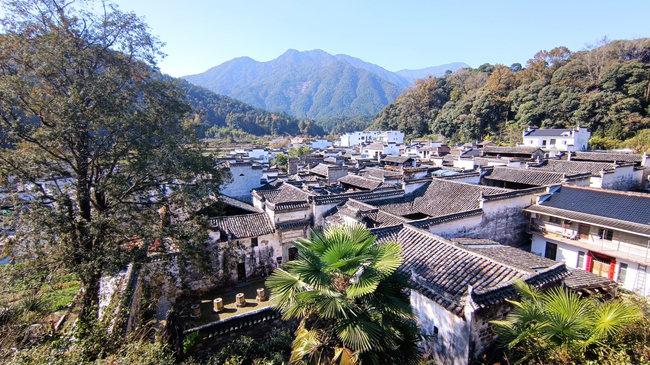 来到婺源北线,发现一个非常低调的徽派古村——簧村,听起来跟簧岭很像