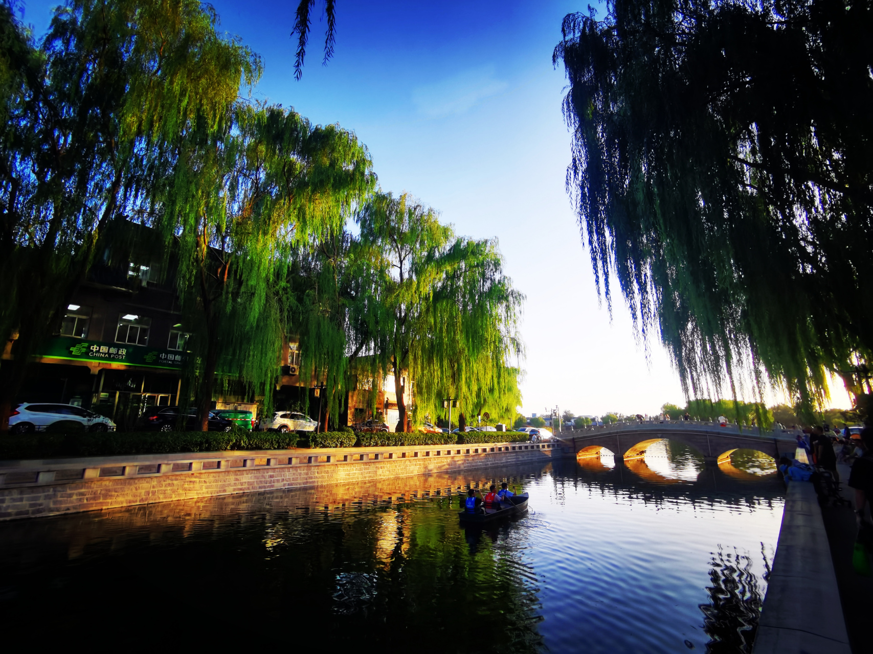 北京什刹海后海万宁桥风景.