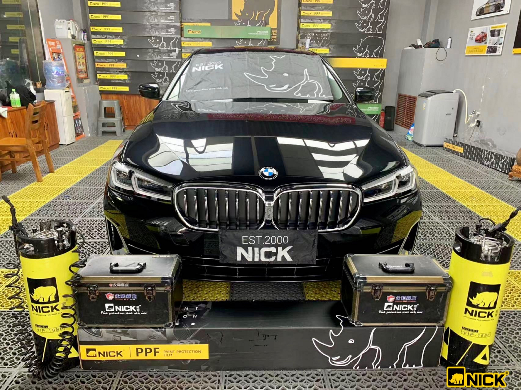 尼克隐形车衣新疆总代理新疆永和嘉业宝马530贴完尼克隐形车衣亮度