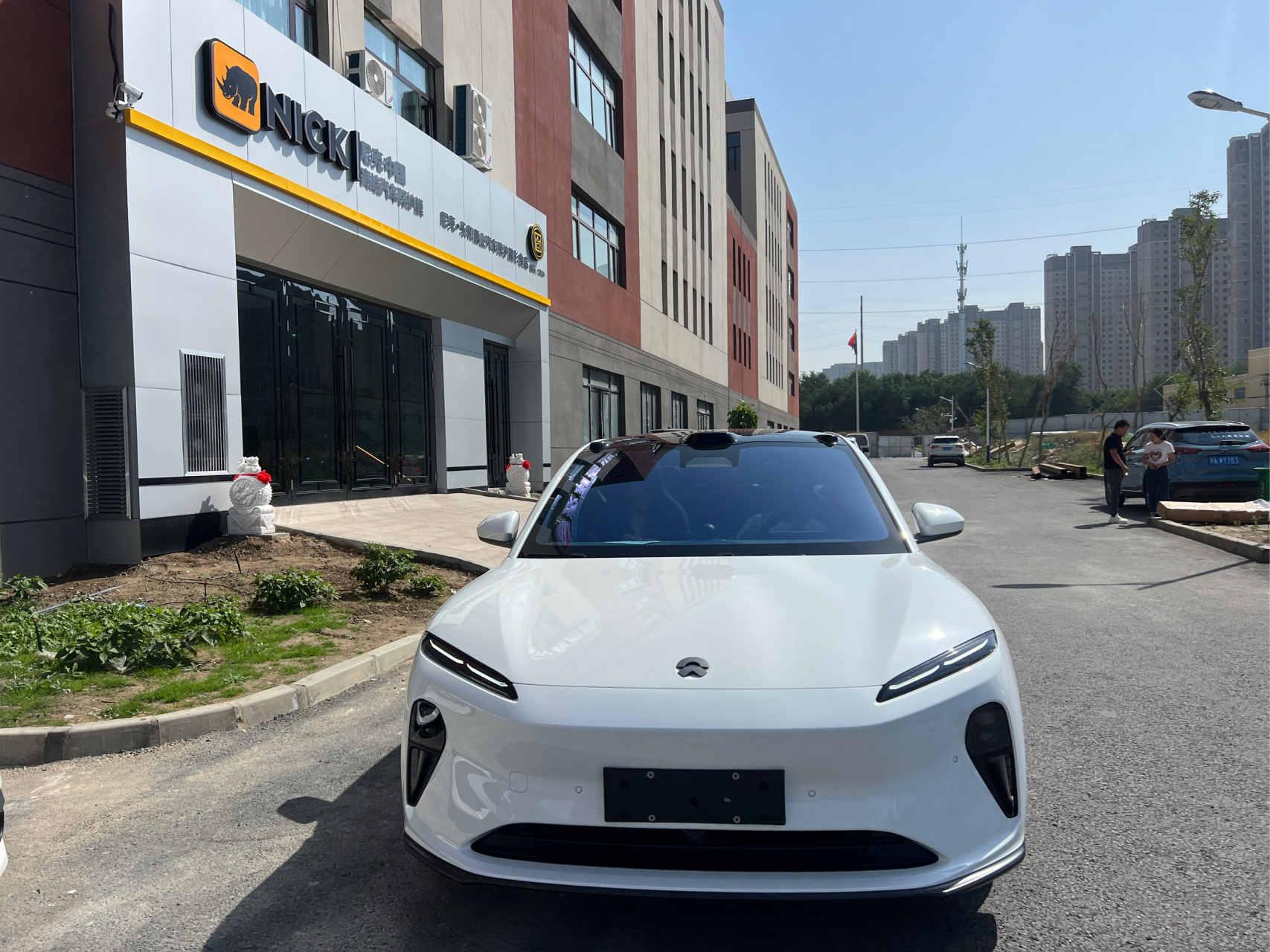 蔚来et5到新疆永和嘉业城北中心店贴尼克隐形车衣亮度效果乌鲁木齐