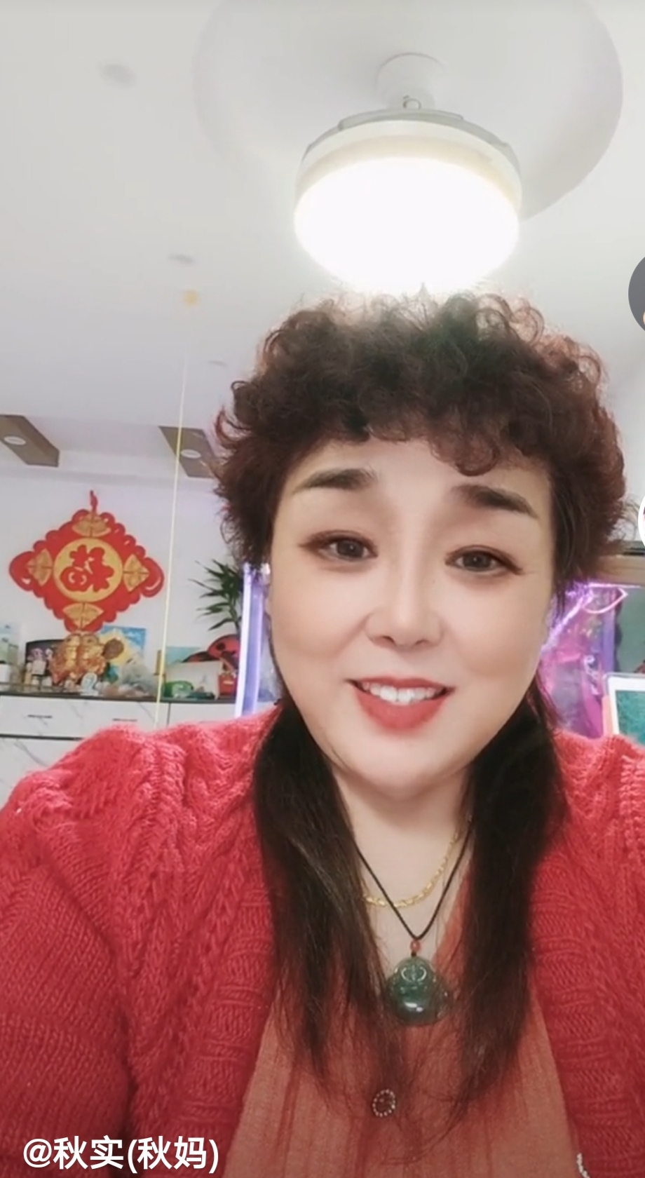 怎么有脸活在这世上的,自己亲生儿子没满月就扔了看一眼都不看,,怎么