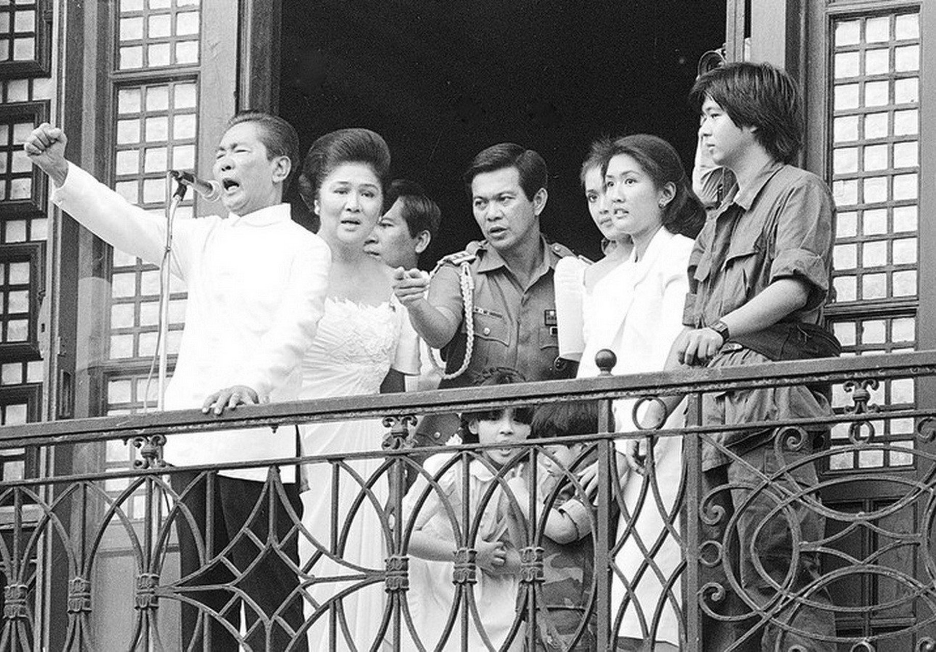 总统费迪南德·马科斯的最后一次亮相,之后流亡夏威夷 菲律宾,1986年