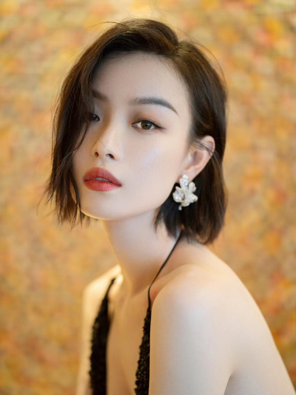 迪丽热巴她暂时不会离开公司,但公司放在她团队里的人,接下来还要