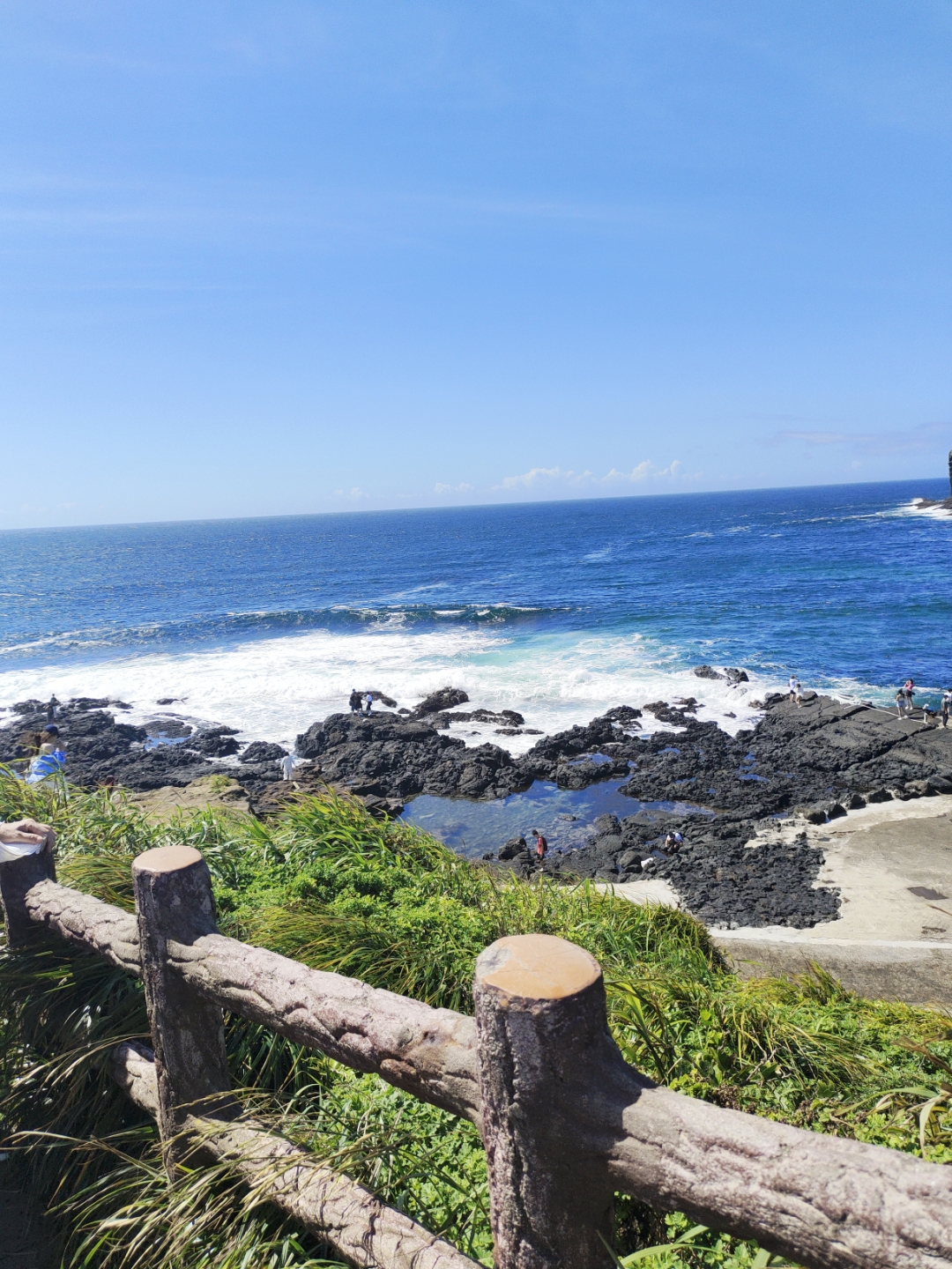 来到了韩国济州岛的牛岛,大海真蓝呀!