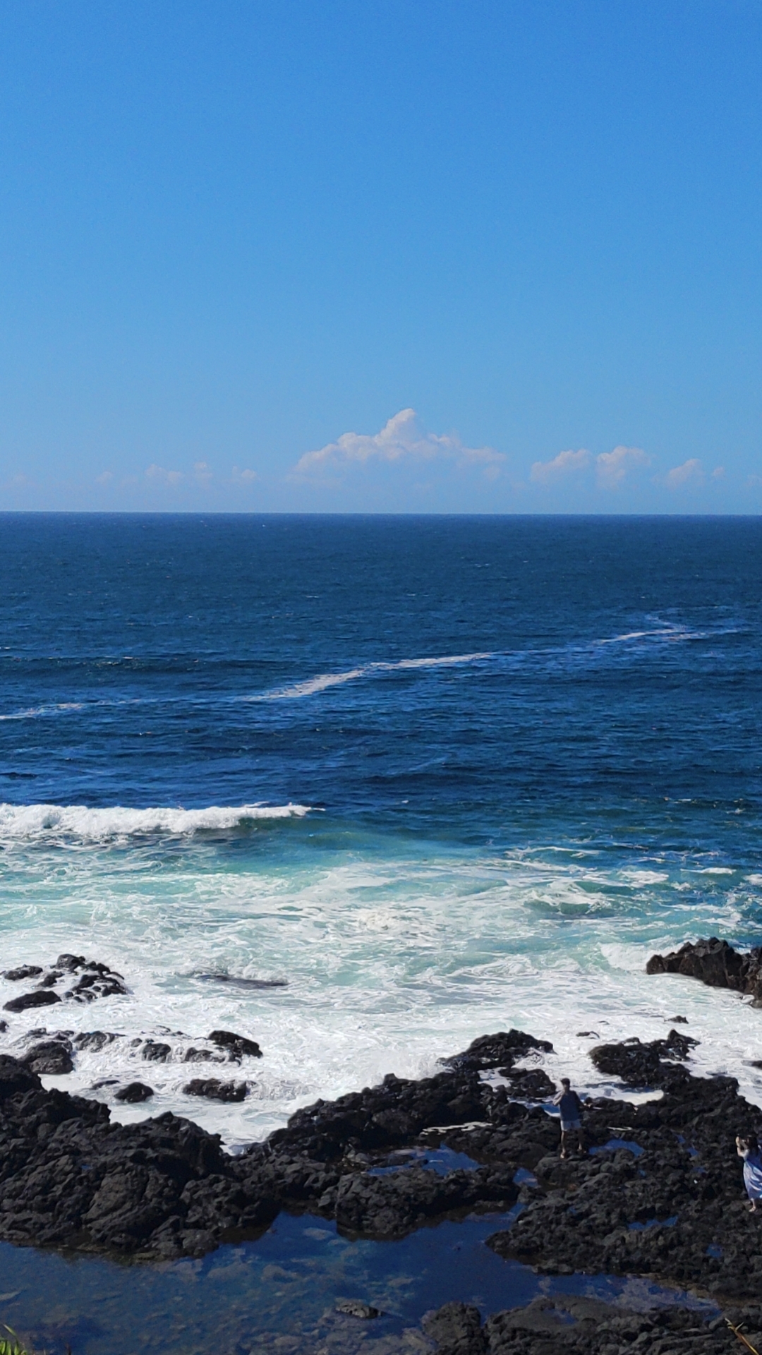 来到了韩国济州岛的牛岛,大海真蓝呀!