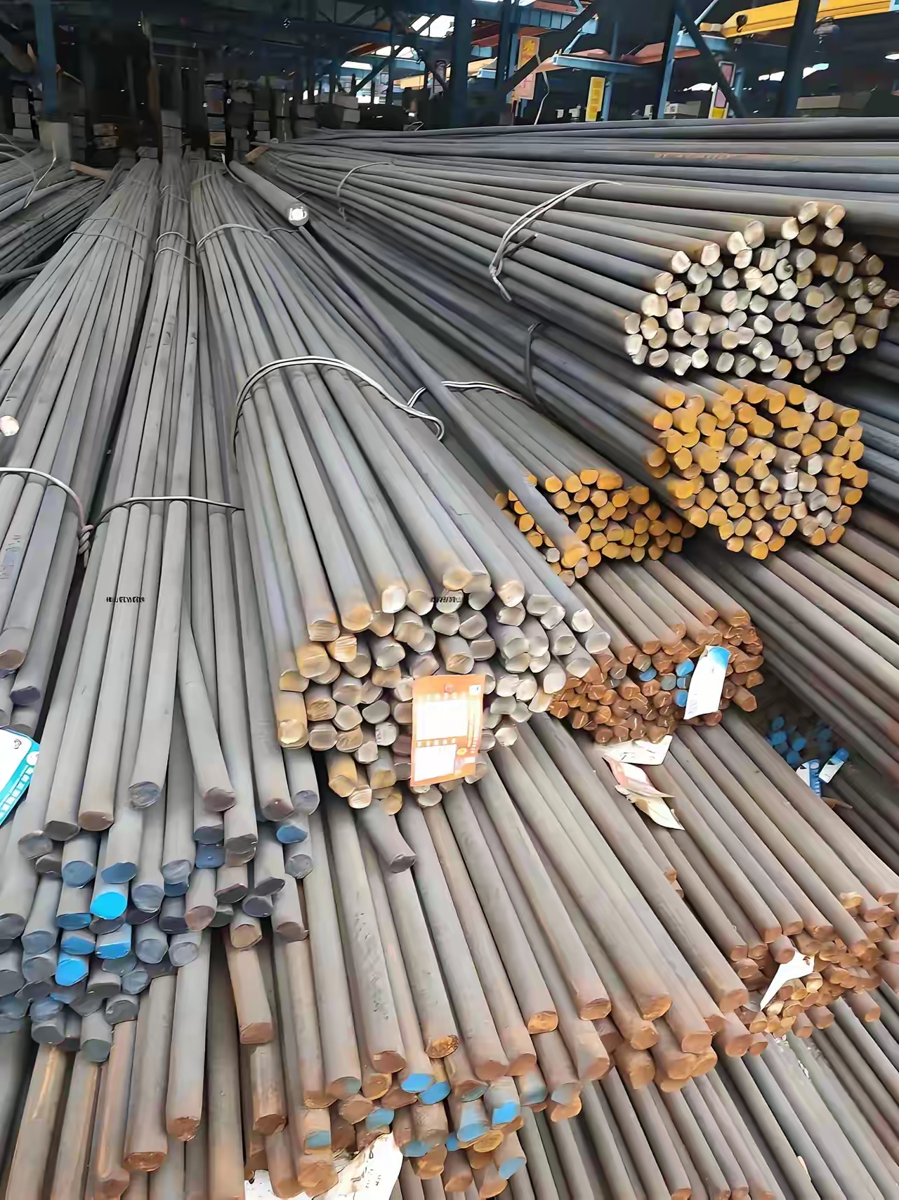 一个做钢材生意的朋友说,今年不知道什么情况,所有的工地都没开工