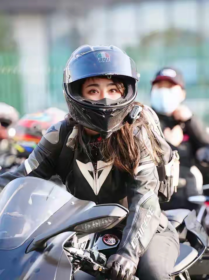 为什么机车女骑手都前赴后继地走了?