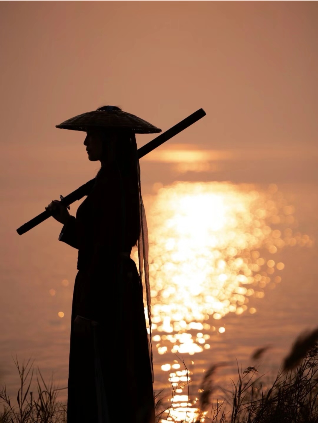 这栋古老的建筑仿佛在颤抖,像是在缅怀那些被岁月遗忘的过往