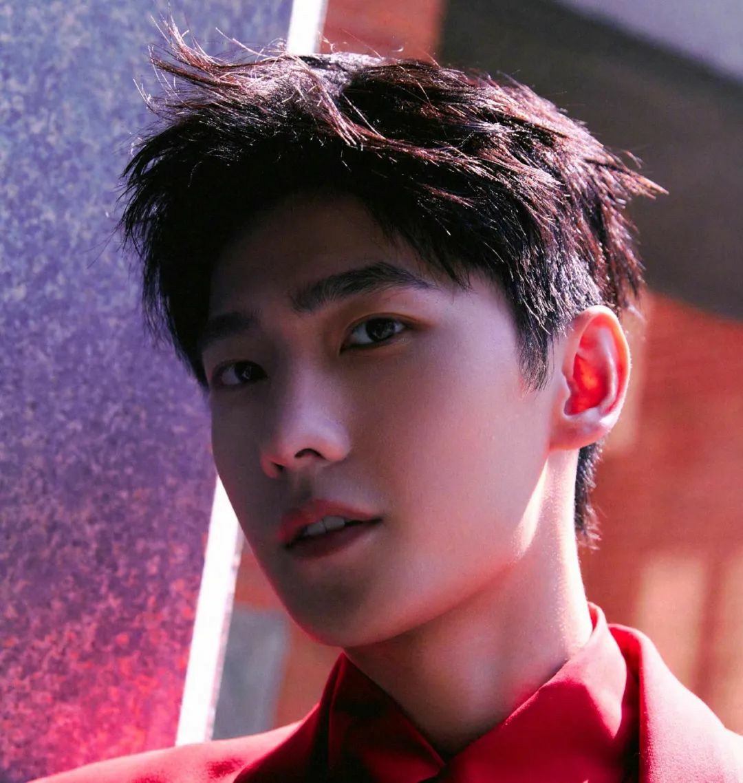 1,张新成觉得自己事业这些年不太稳,也没想着赚钱,片酬几乎都是友情价