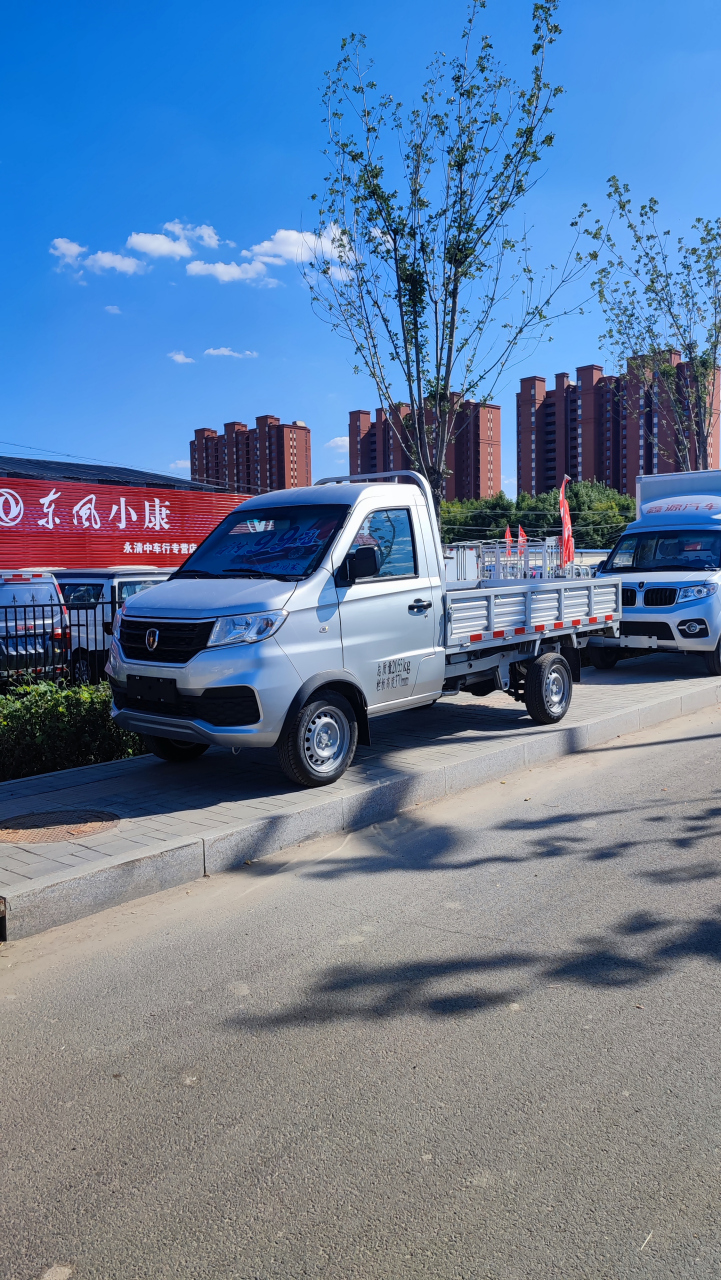 金杯t20真国六, 2.8w卡车货箱长. 保养七次更划算, 省油高效更便捷.