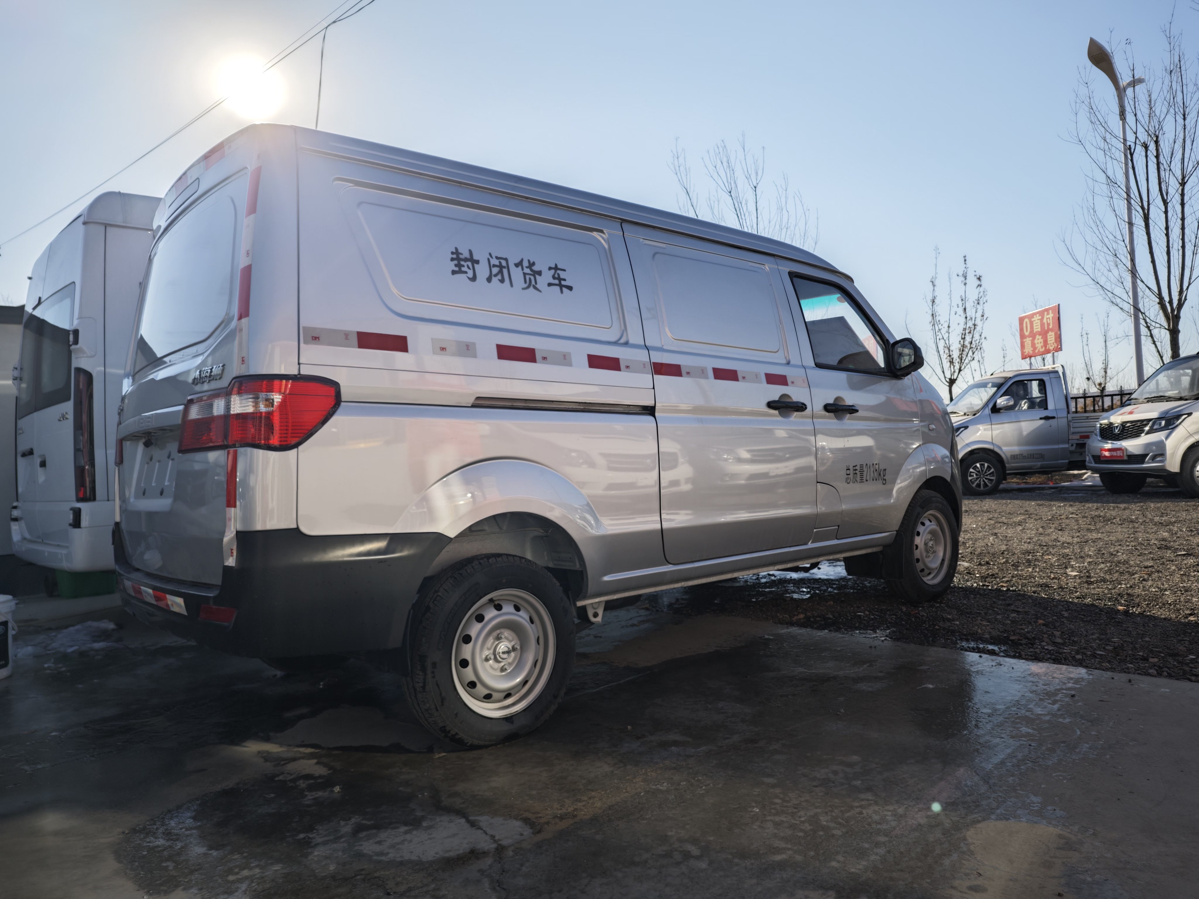 3万多的汽油封闭货,金杯的小海狮 优惠完的裸车最低是31900.