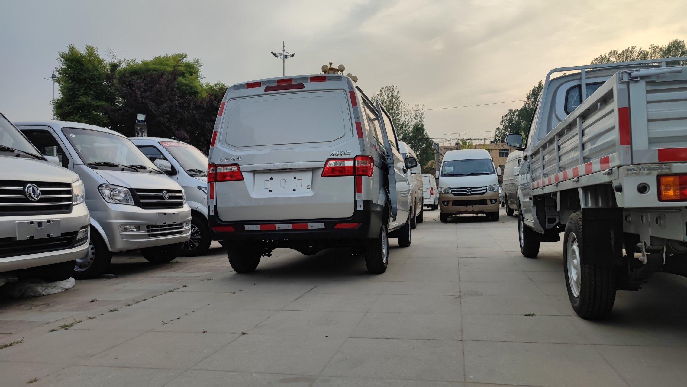 29万起,5座封闭式面包车,京牌零首付置换补2000元,送7次保养,快来入手