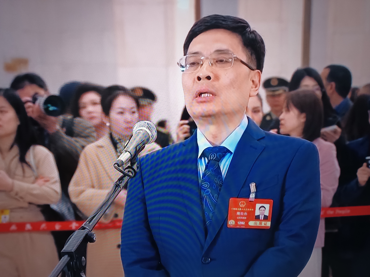 拍过最有大片感的照片# 今天屏幕前拍代表通道部长