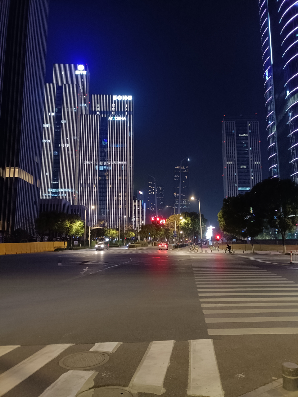 冷清的夜晚,寂寞的街