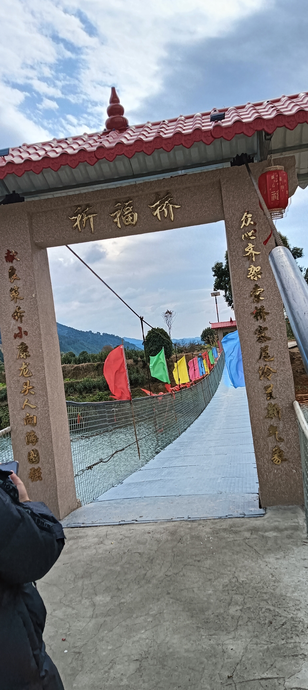 无意中打开qq,看到了往年今日,打开一看,是一个视频